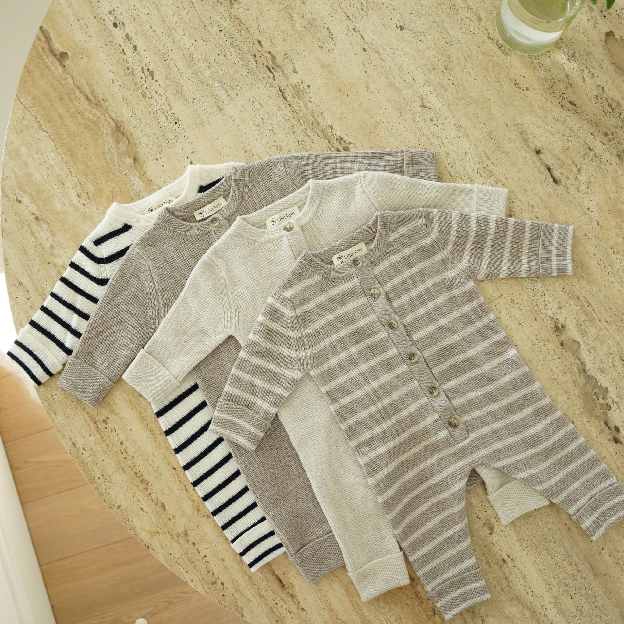 Strampler "Thea" in offwhite marine gestreift