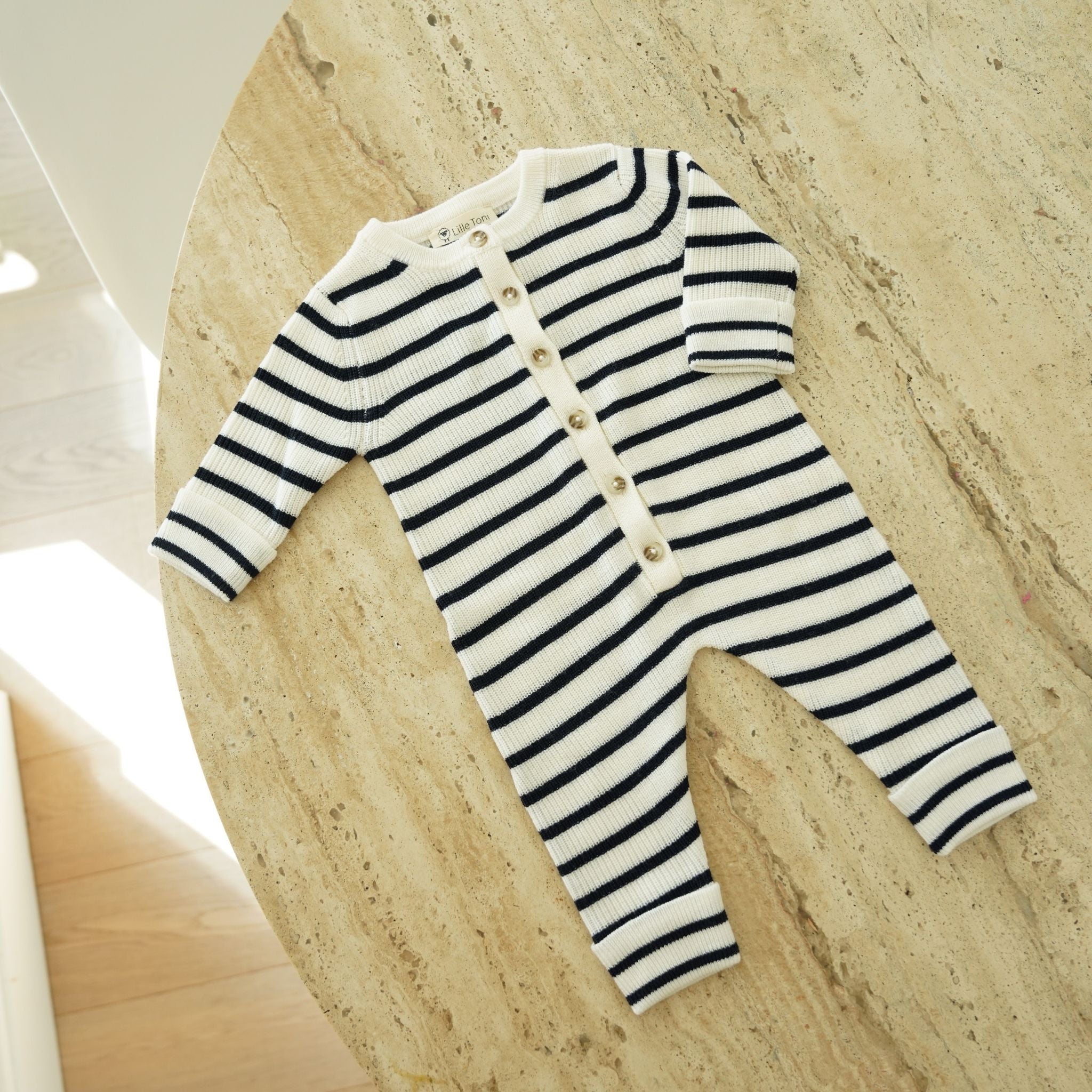 Strampler "Thea" in offwhite marine gestreift